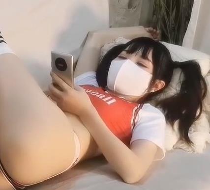 疯狂的甜心宝贝号拉拉队长坐桩榨汁机,榨汁效率提高300%25,还能自动清洗。