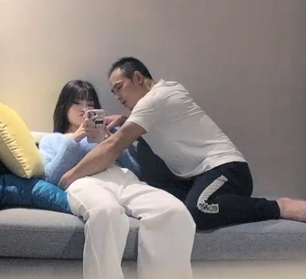某推超高点击率极品国人美女兰兰鹿鹿真实绝版散播线下私拍散播合集