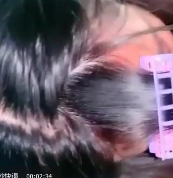 武汉高三父女自拍资源，黄牛疯狂转发，视频14分钟，娇小身材备受追捧