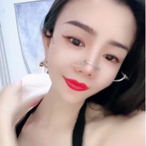 美腿女神鱼鱼腿很长：V4+3.5G画质清晰，大小适中