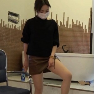 《神秘女主高跟鞋魅力：2个视频，清晰1080p与720p》