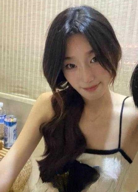 小雨：反差婊表演艺术合集，53部视频，16.7G文件大小