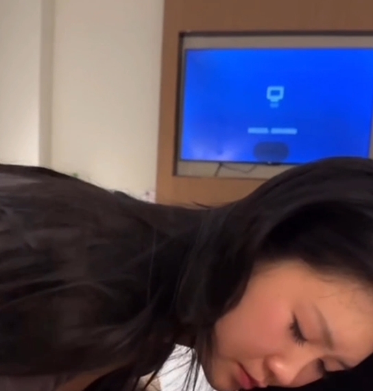 小雨：反差婊表演艺术合集，53部视频，16.7G文件大小