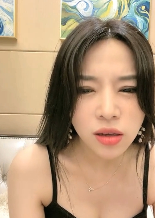 大罩杯美腿主播艺术小雅直播精彩合集，10.2G视频珍藏版