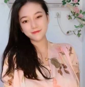 快手巨熊主播琳宝土豪定制9V109M，颜值跳舞超吸引