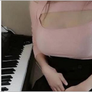 快手奶牛女神哎妮哟最新合集1V1.9G，钢琴才艺表演