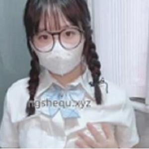 推特眼镜嫩妹汌汌最新合集50V30G，年轻可爱大胆