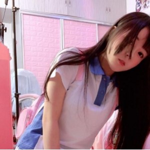 清纯反差Twitter蔡小熊福利最新合集25V2G，纯白身材图集377张，自拍资源丰富