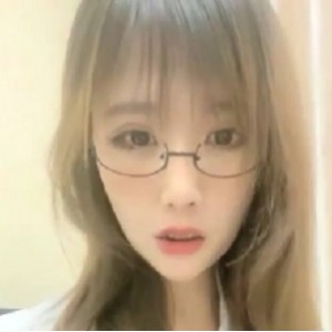 御姐眼镜娘大罩杯诱惑直播合集百度云350M，解压两次，私信咨询