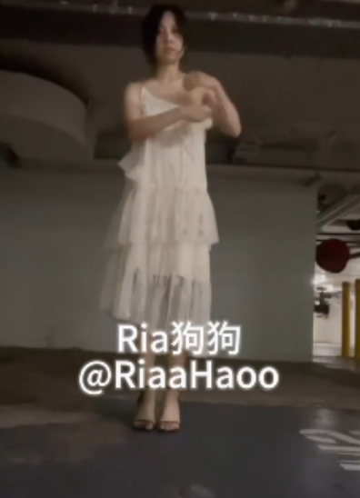 转载搬运百度盘抖M小狗Ria狗狗最新合集14V655MB，户外展示私拍