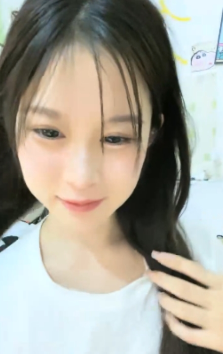 农村大学生暑假生活音音不哭清纯嫩妹最新合集6V2.42G,户外冲澡与黄瓜狂运动