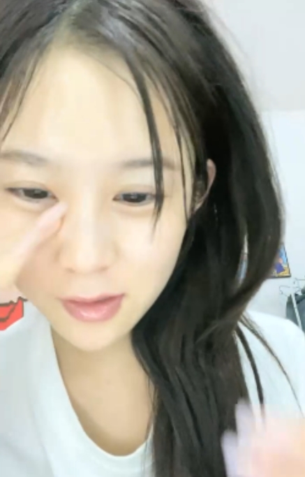 农村大学生暑假生活音音不哭清纯嫩妹最新合集6V2.42G,户外冲澡与黄瓜狂运动