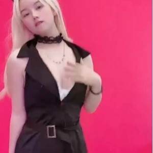 转载快手热舞玲儿定制合集32V867M，百度盘双重压缩，长期有效