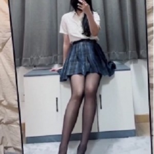 转载百度盘嫩妹子MomoYih最新合集36V10.9G，高兴三人游