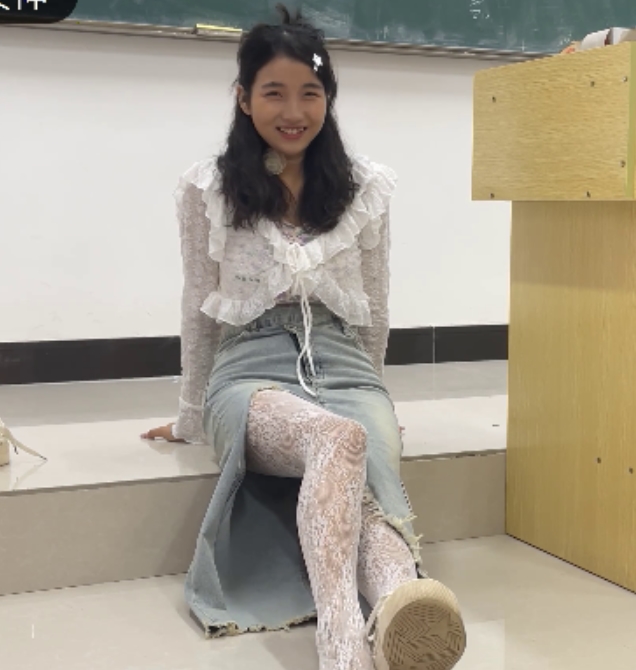 转载百度云初夏女神点点牛仔裙白丝美腿合集120P+1V1.65G，时尚魅力