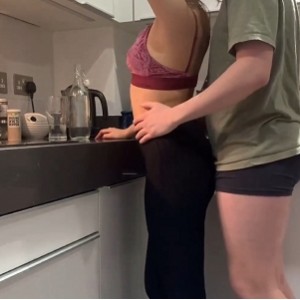 转载美女少妇厨房互动合集1V275MB，无屏障输出