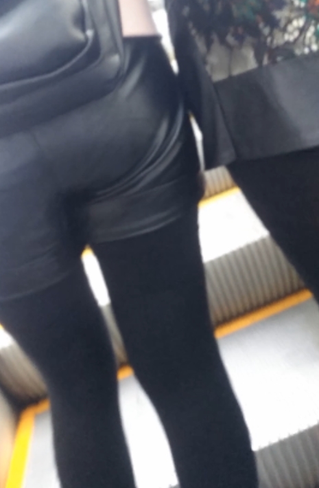 强推街送百度云杰哥超优质美女合集24V5.64G,街头互动