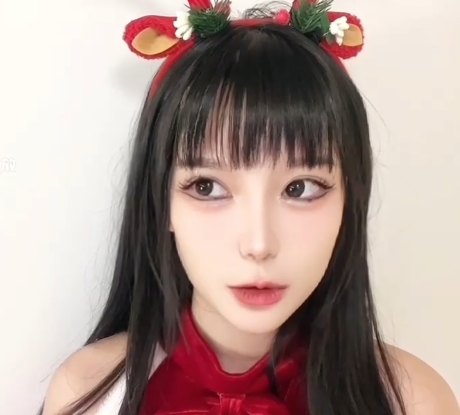 足艺视频百度盘超人气美少女欲梦圣诞特辑1V600M,自行打包线下约会催精。