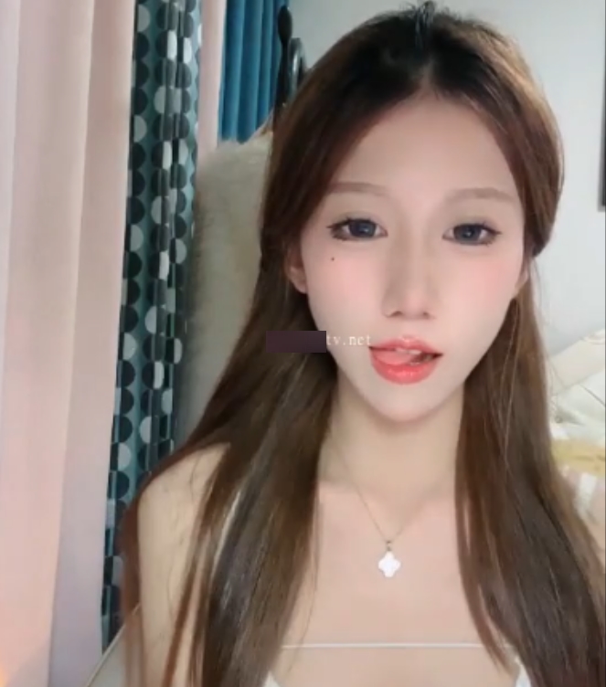 转载百度盘高颜值女神柔宝儿最新两部闪现揉球2V1G