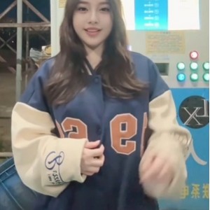 任务挑战户外勾引查小理最新合集402V167G，精彩路人互动