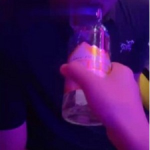 KTV舔脚鬼鬼最新合集31M31S，服务员伺候