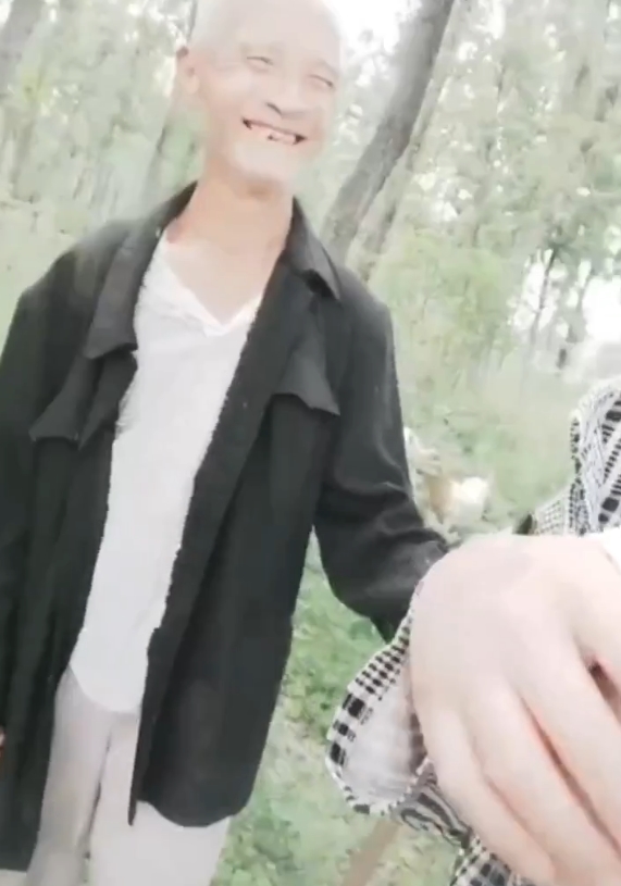 转载黄播户外勾引少妇最新合集1V459M，沉沦白发老头团建