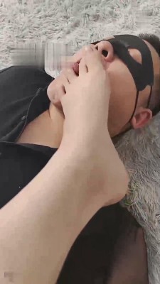 大人平台黑丝少妇冷大人最新合集bf1759164分钟544*960，脚垫狗主题