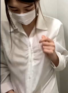 转载百度盘莉子老师浴室合集7V1G,不露脸自娱自乐