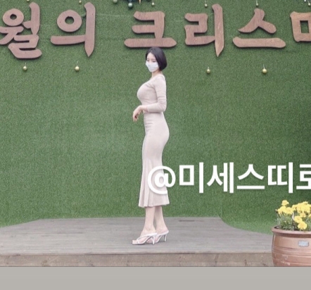 超优质Onlyfans大罩杯妻子mrsddirori福利合集14V8.08G,团建展示服装
