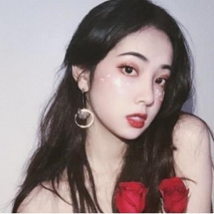 性感女神合集+网络+妖冶绅士+Qinweiyingjie（捷哥）2020资源+视频数量未定+11.2G，包含多种风格的套图与视频。