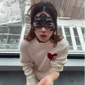 白领快手美女孙M瑶最新合集27V1.3G，吞金自拍，笑容气质尽显