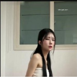 韩国反差女神尹公主最新自拍合集5V613M，自娱自乐潮P