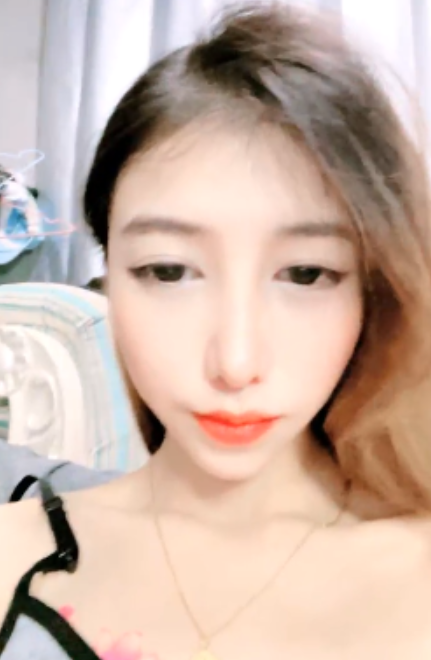 街头歌手沉沦卷卷的小狗日记195V146G，街头演唱