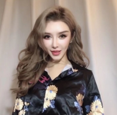 抖音网红小喵大宝私拍合集28P21M,气场十足的御姐画风