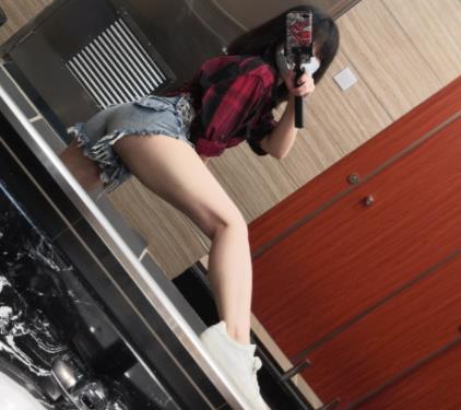 推特僵尸玩偶社保姬38V600M洞穿双唇