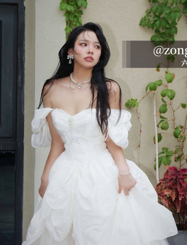 推特六花私人玩物137部3.66G太某处