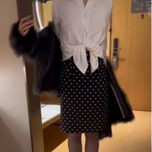 小杏仁定制约播黑丝诱人1部186mVIP群专属