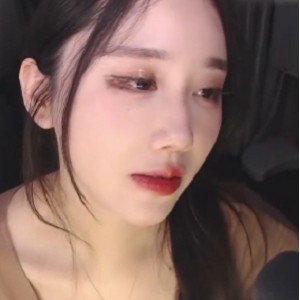 虎牙轩子巨2兔倒模泳装直播1V3.5G丝滑体验