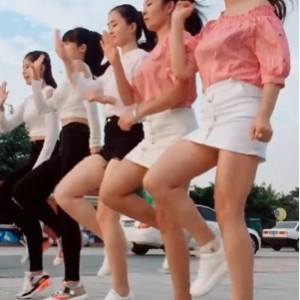 小丽在努力643段落网络盘5.13G丰盈集锦抖馒头舞