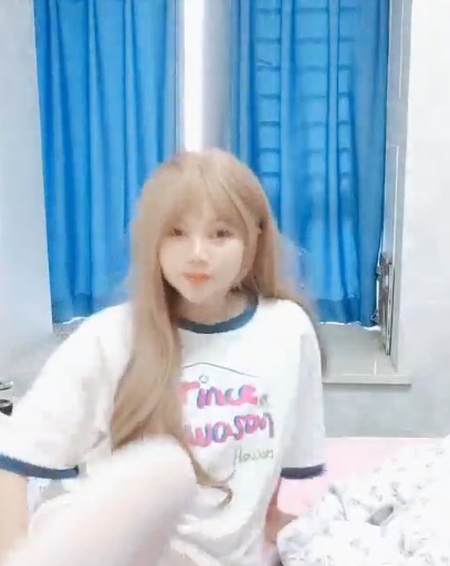 推特小溪自拍合集27部46.5G超甜美