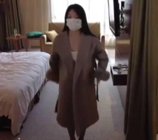 推特小乔娇妻生活记录5部1.29G极致诱惑