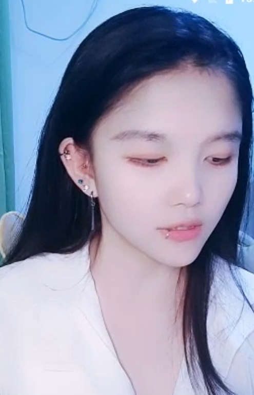 女王月亮SM视频超反差22部16G极致体验