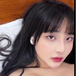 私拍合集yuumeilynOF博主32部1.7G超顶