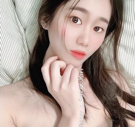 推特smaxskin反差展示视频合集167部2.72G火爆