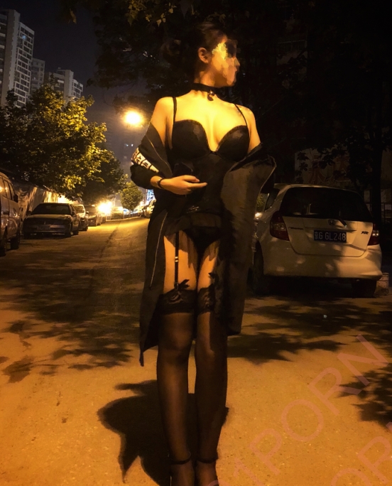 武汉白富美echo猫奴露脸展示1部420M,脸型不自然但晃动明显