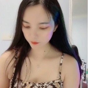 花椒蜜桃大美美热舞私拍15V2.3G浴室跪姿含棒+阳台后推车实录李桃湿袜特辑