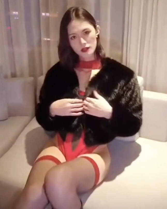 百度ED2K双源桃子吖劲爆直男互动90v15g腰臀反差曲线+体液斑迹火热现场