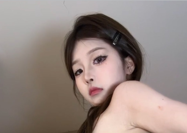 百度反差婊小屁大王+小耳朵2.3G合集收藏267部