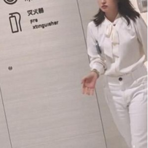 商场神秘处鱼3位美女近摄合集320MB超真实