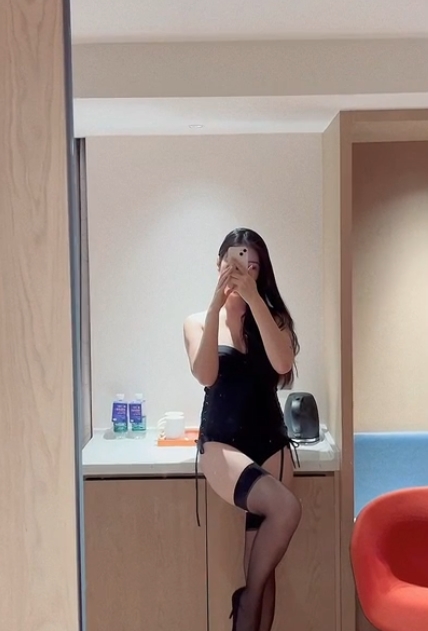 转载秀人网诱惑模特雪糕CiCi最新合集3V132M，双层压缩百度盘